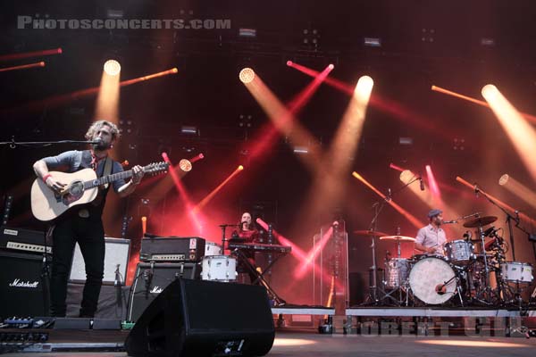 THE JOHN BUTLER TRIO - 2019-07-04 - HEROUVILLE SAINT CLAIR - Chateau de Beauregard - Scene John - 